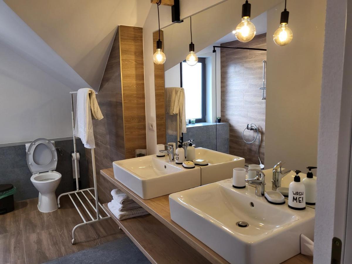 Hotel Eco Familia Pojoga Zewnętrze zdjęcie