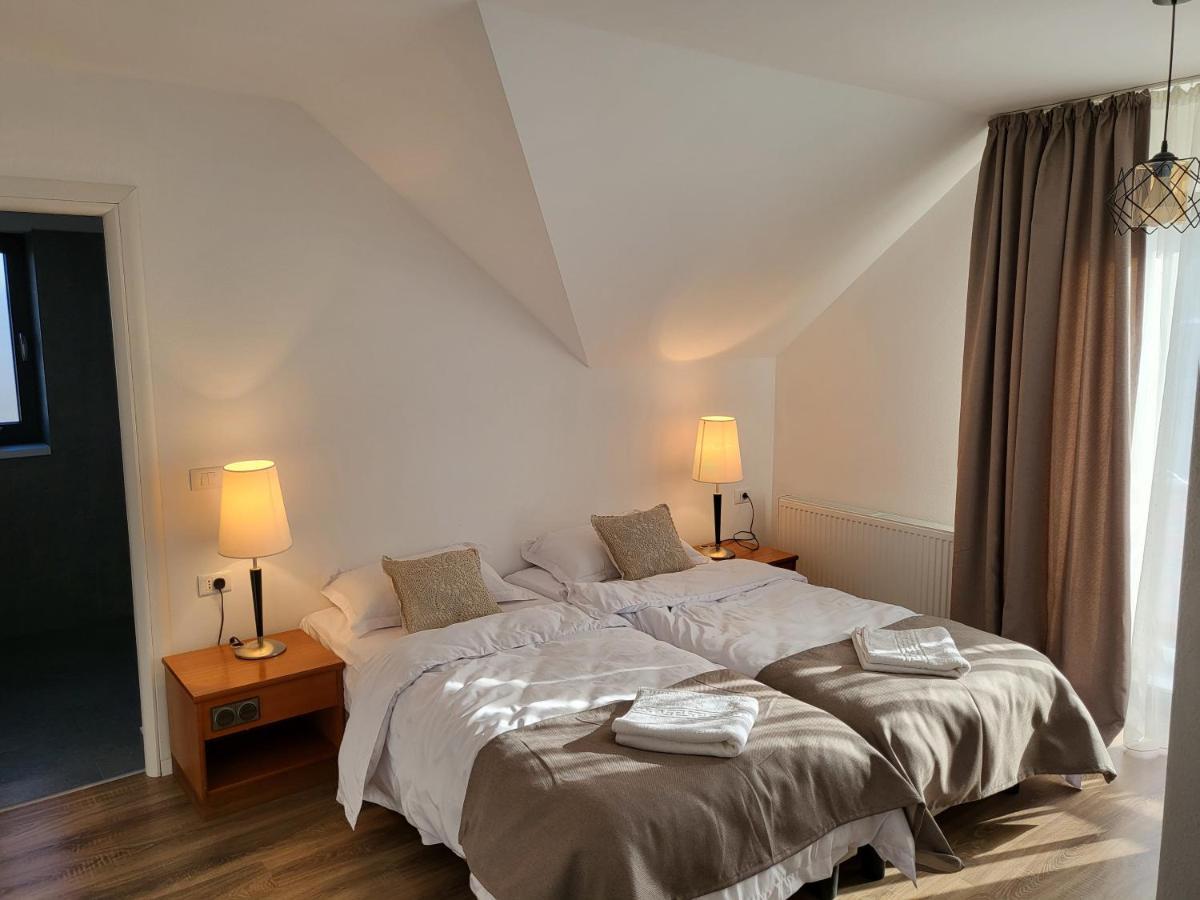 Hotel Eco Familia Pojoga Zewnętrze zdjęcie