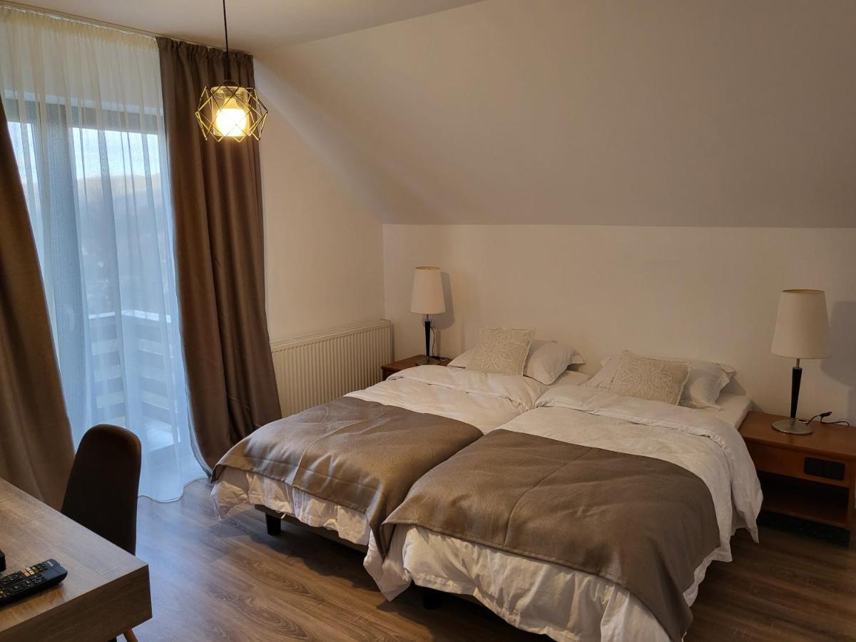 Hotel Eco Familia Pojoga Zewnętrze zdjęcie