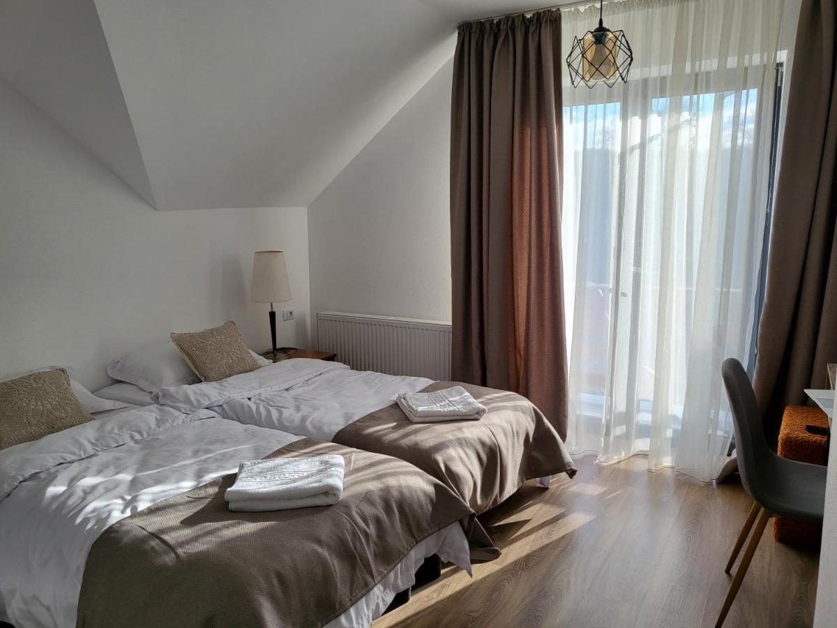 Hotel Eco Familia Pojoga Zewnętrze zdjęcie