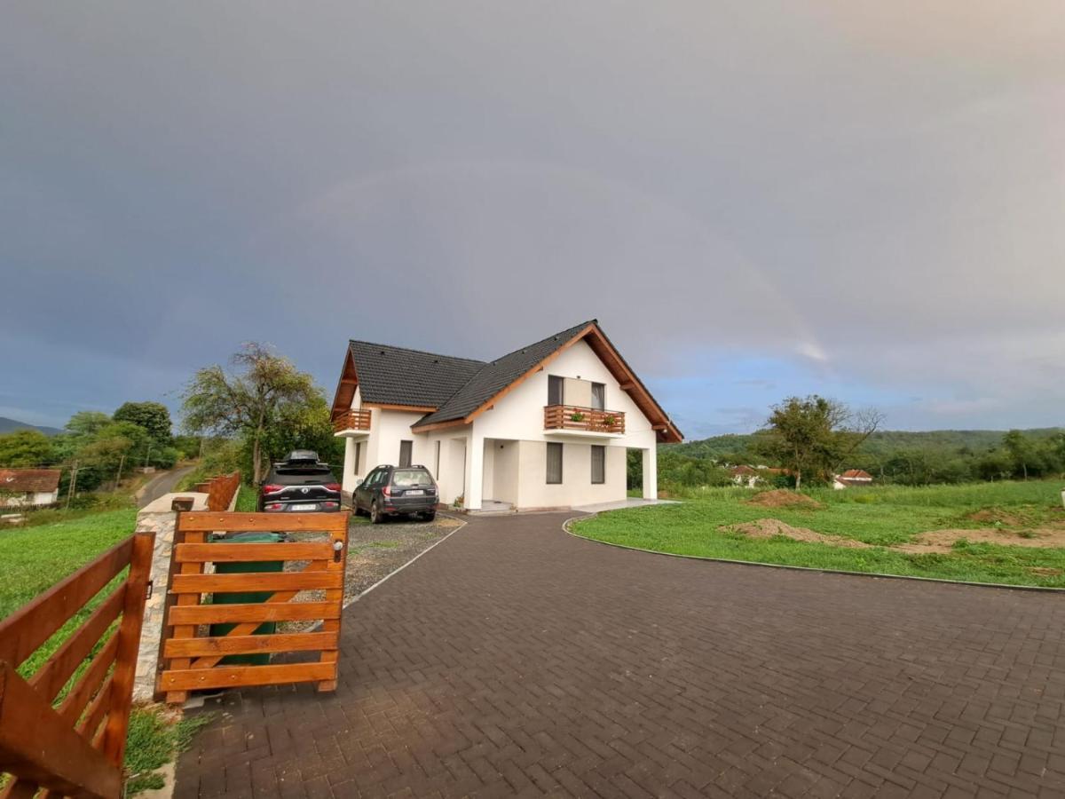 Hotel Eco Familia Pojoga Zewnętrze zdjęcie